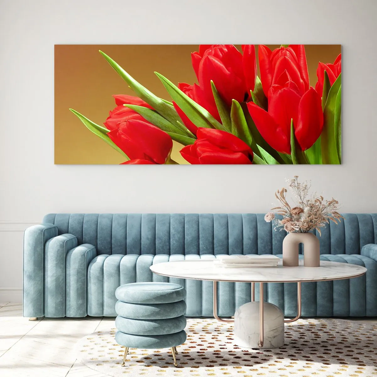 Impression sur verre - Image sur verre - Un bouquet de tulipes rouges sur fond doré avec des feuilles vertes. - 160x50cm - Amas de joie printanière - Décoration murale moderne pour le salon et la chambre ARTTOR
