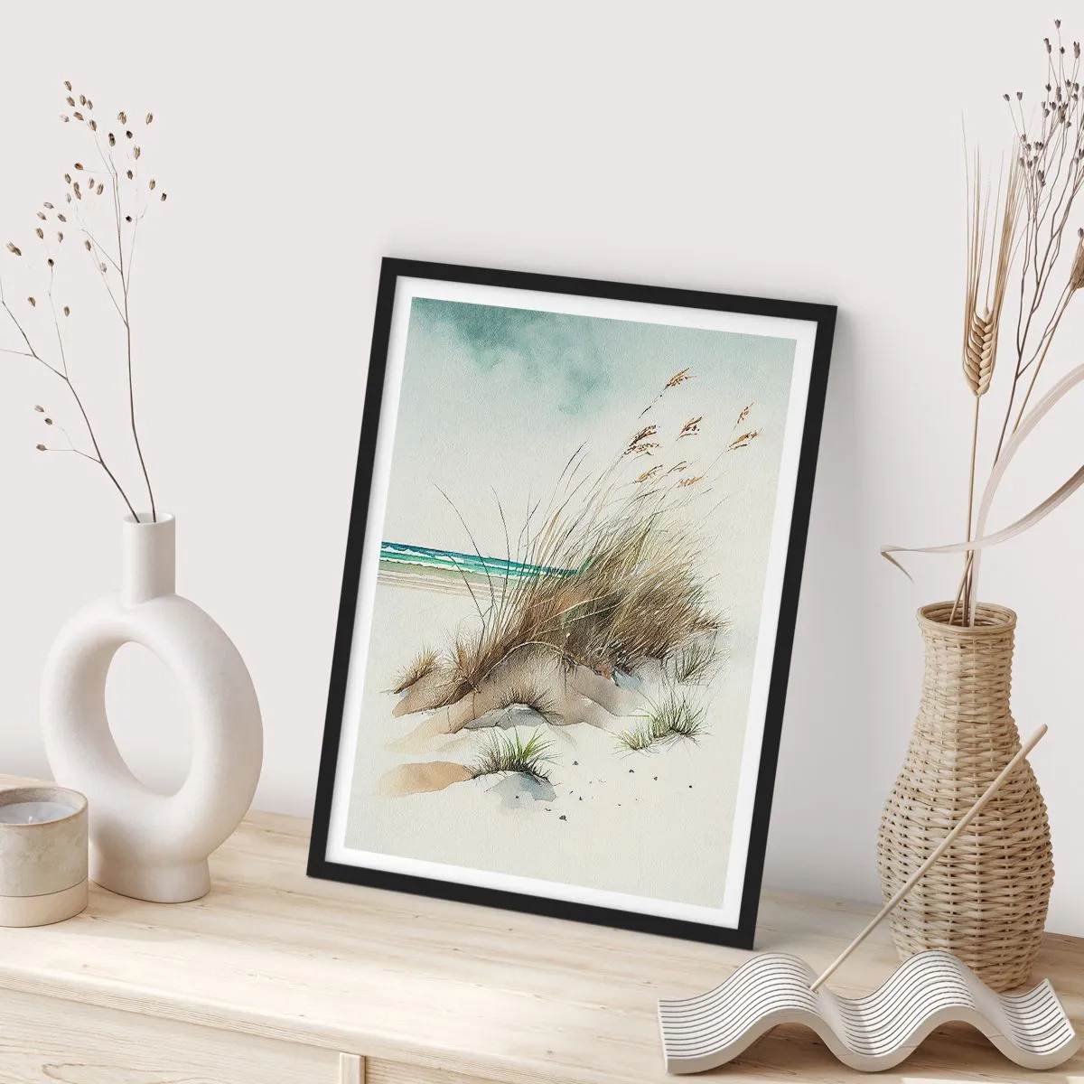 Affiche dans un cadre noir - Poster - Dunes de style aquarelle avec des herbes au bord d'une mer calme - 50x70cm - Recouvert de sable - Décoration murale moderne pour le salon et la chambre ARTTOR