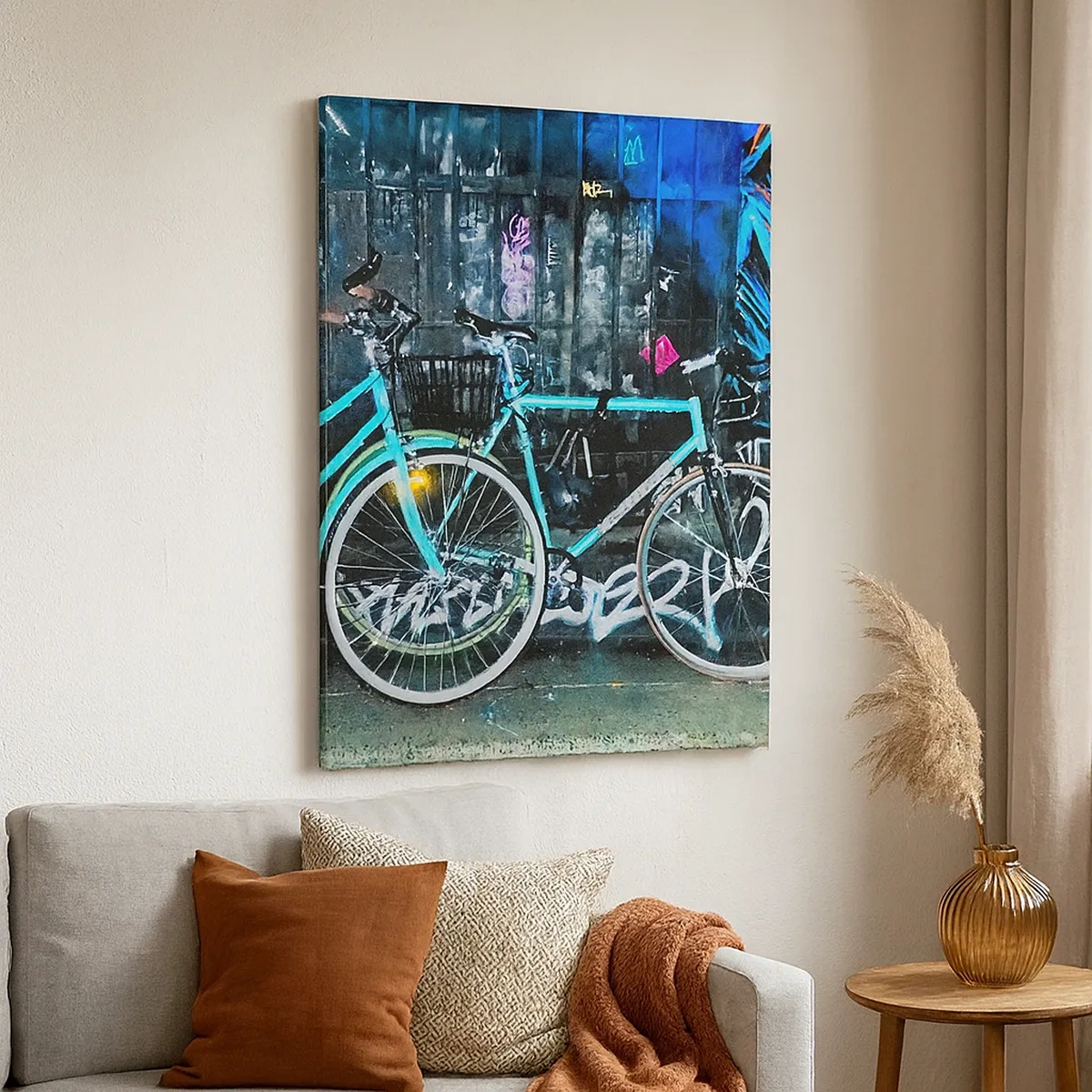 Impression sur toile - Image sur toile - Deux vélos turquoise sur fond de graffitis urbains. - 50x70cm - L'appel de la ville  - Décoration murale moderne pour le salon et la chambre ARTTOR