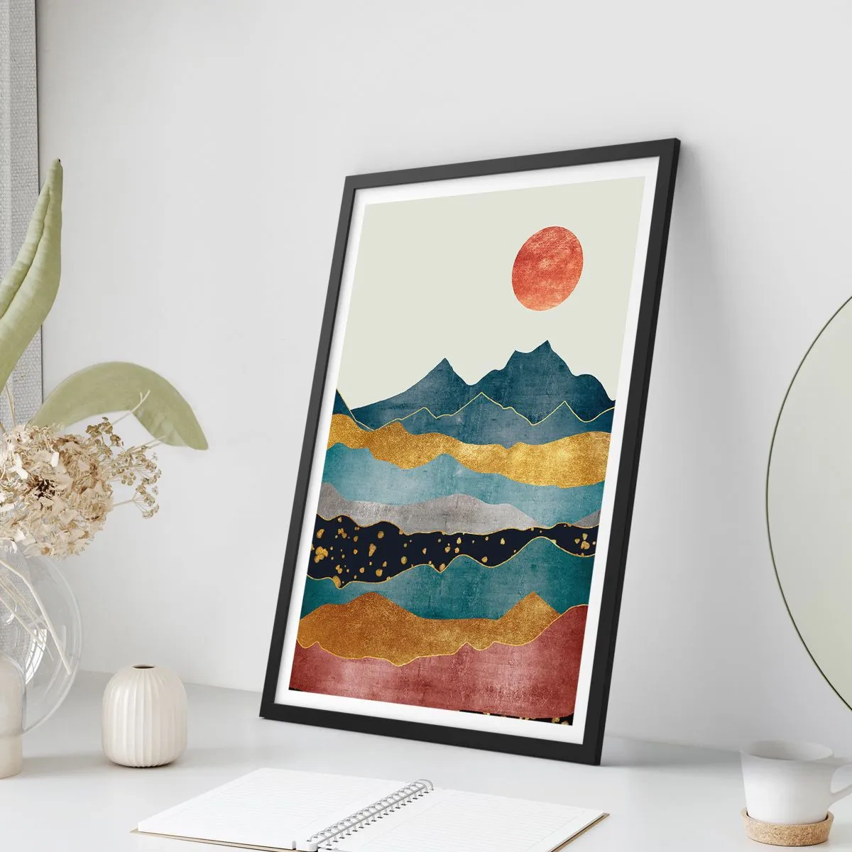 Affiche dans un cadre noir - Poster - Montagnes abstraites dans des tons d'or, de bleu et de rouge - 50x70cm - Une coupe du monde - Décoration murale moderne pour le salon et la chambre ARTTOR