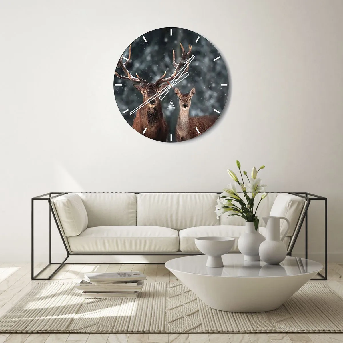 Horloge murale - Pendule murale - Un cerf et une biche dans une forêt hivernale couverte de neige - 30x30cm - Le roi de la forêt avec sa femme - Décoration murale moderne pour le salon, la cuisine et la chambre ARTTOR