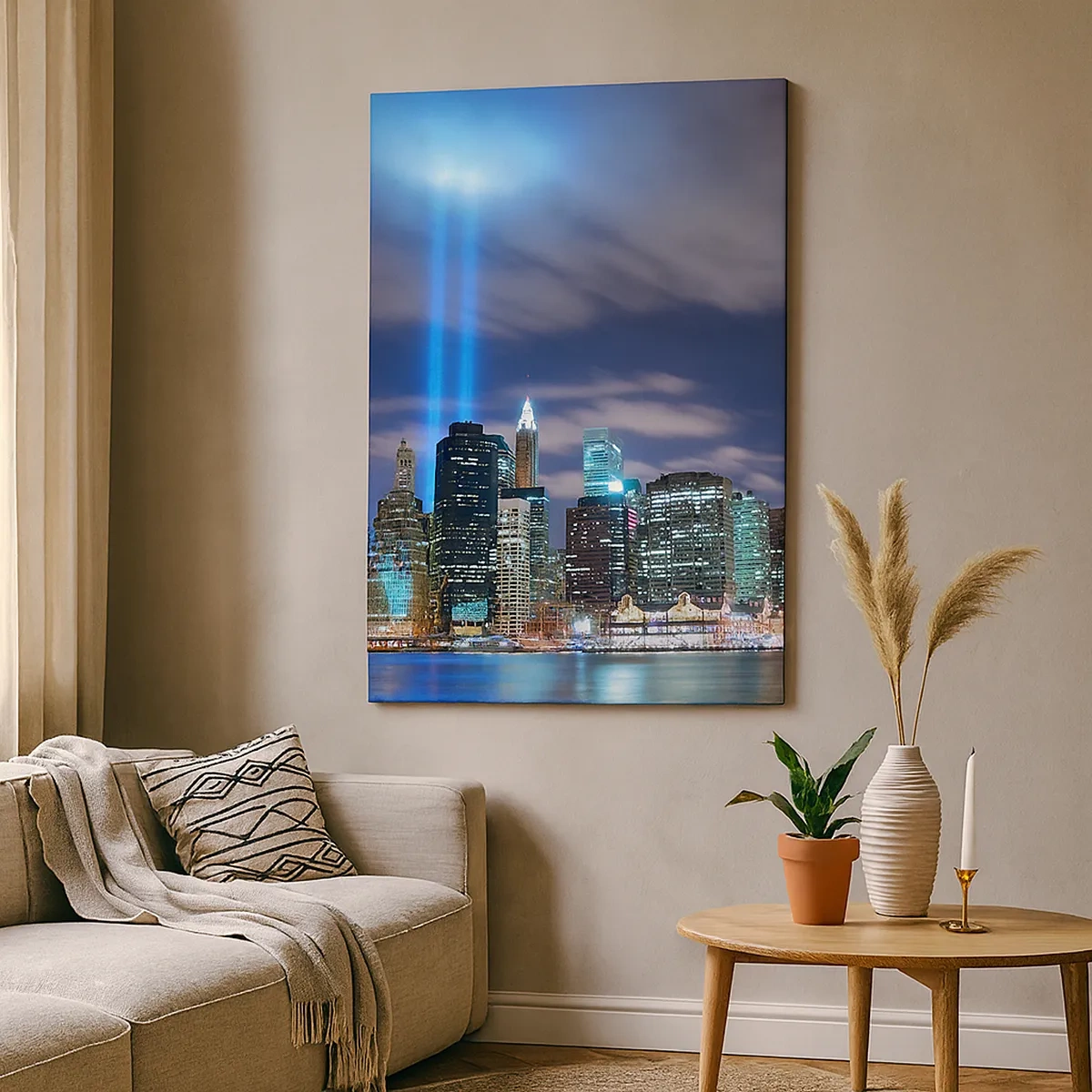 Impression sur toile - Image sur toile - Panorama nocturne de la ville avec deux faisceaux lumineux dans le ciel - 50x70cm - Atteindre le ciel avec la lumière - Décoration murale moderne pour le salon et la chambre ARTTOR