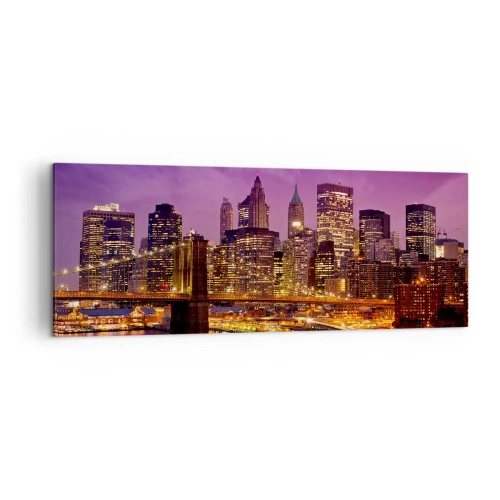 Impression sur toile - Image sur toile - Panorama de la ville avec le pont dans la lumière du soir contre le ciel violet - 140x50cm - Manhathann or violet - Décoration murale moderne pour le salon et la chambre ARTTOR