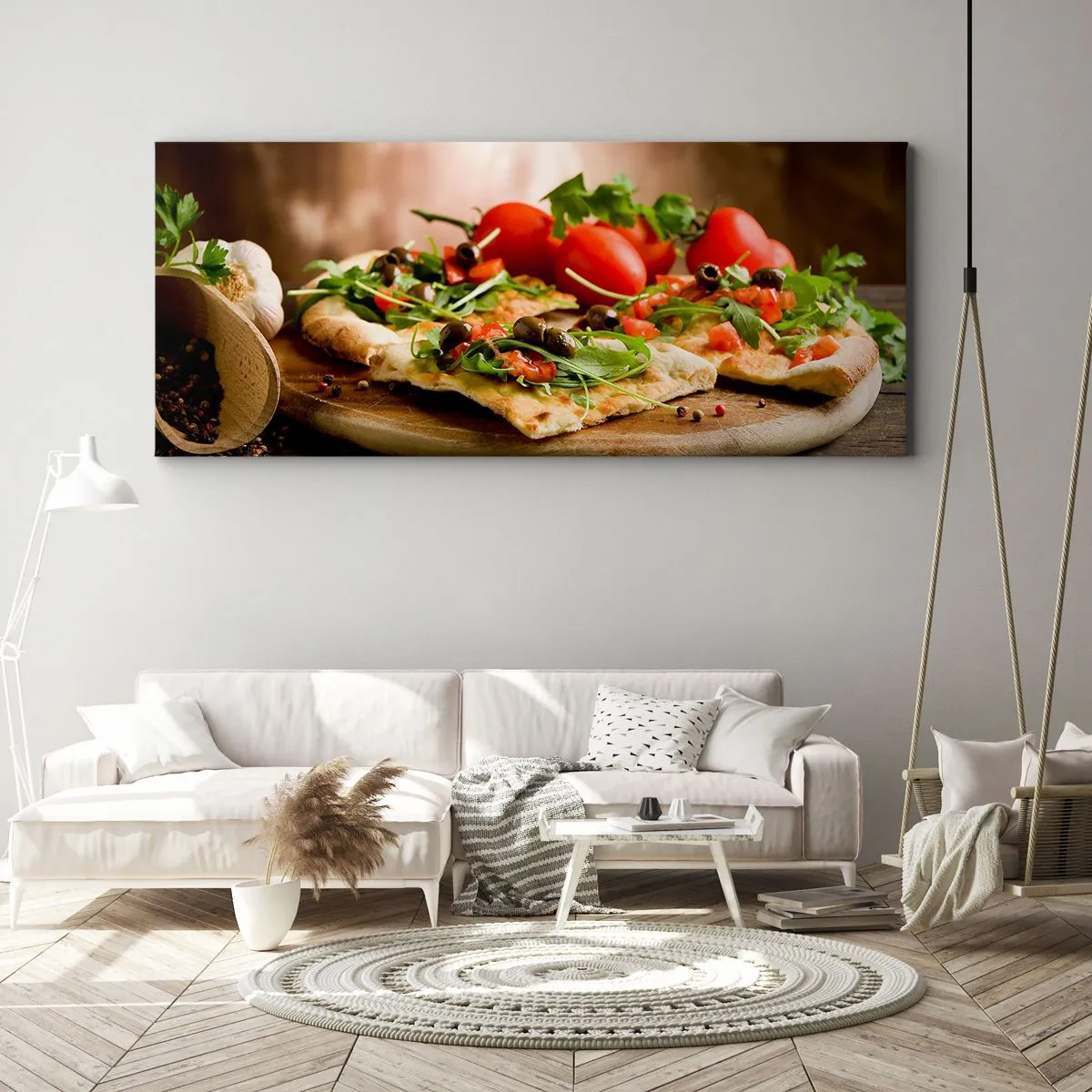 Impression sur toile - Image sur toile - Pizza aux légumes sur une planche en bois dans un style rustique - 120x50cm - Directement du four et du jardin - Décoration murale moderne pour le salon et la chambre ARTTOR