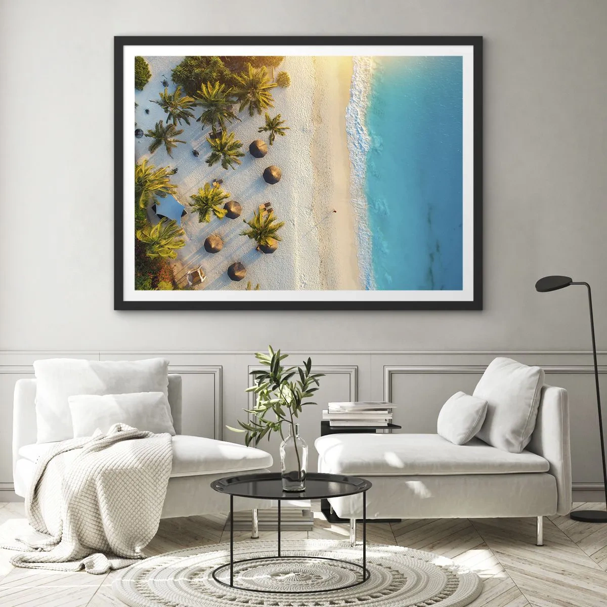 Affiche dans un cadre noir - Poster - Vue d'une plage tropicale avec des palmiers et une mer turquoise - 70x50cm - Bienvenue au paradis - Décoration murale moderne pour le salon et la chambre ARTTOR