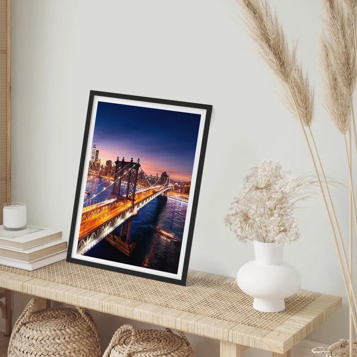 Affiche dans un cadre noir - Poster - Un pont lumineux au cœur de la ville - 30x40 cm