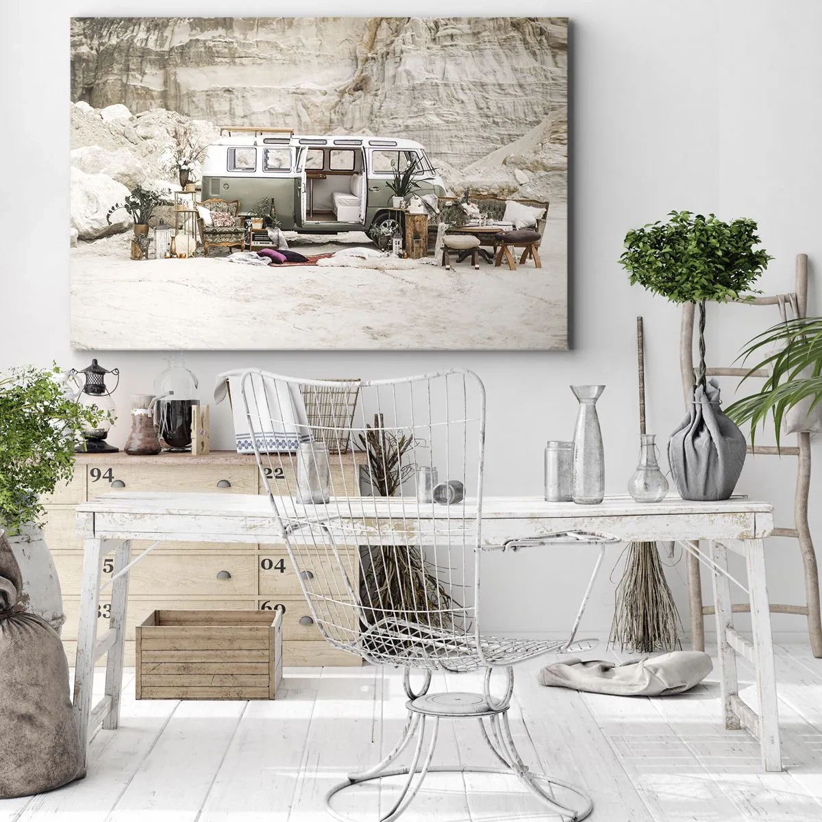 Impression sur toile - Image sur toile - Un camping-car rétro au design bohème sur fond de paysage rocheux. - 100x70cm - Il est temps de commencer le voyage - Décoration murale moderne pour le salon et la chambre ARTTOR