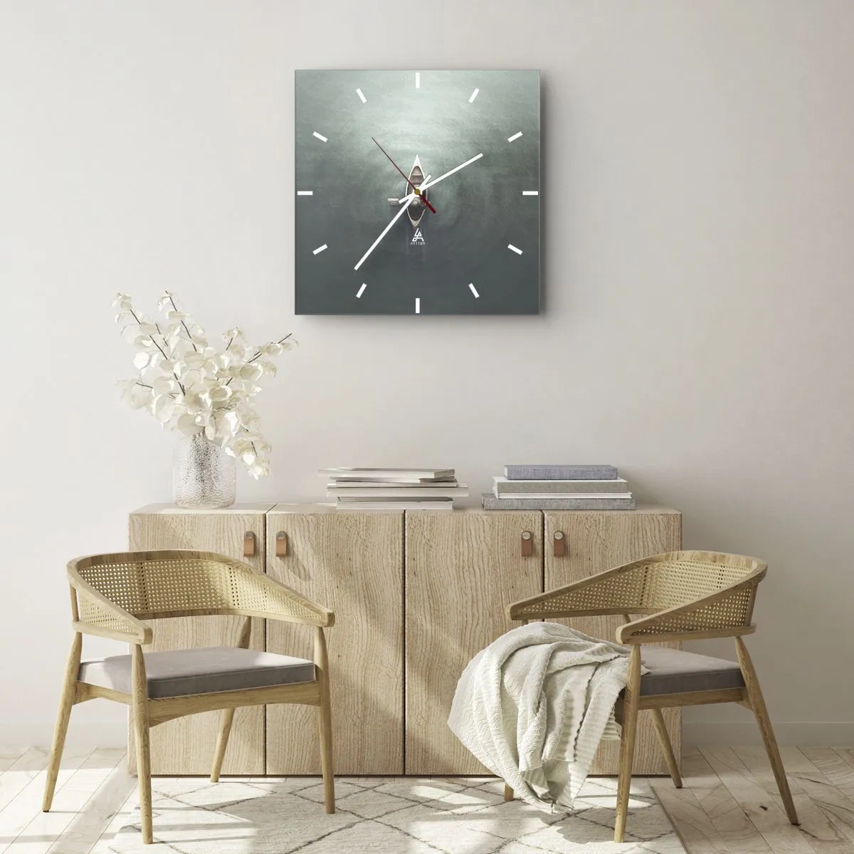 Horloge murale - Pendule murale - Un bateau solitaire sur une eau calme dans un décor minimaliste - 30x30cm - À travers le lac de la lune - Décoration murale moderne pour le salon et la chambre ARTTOR