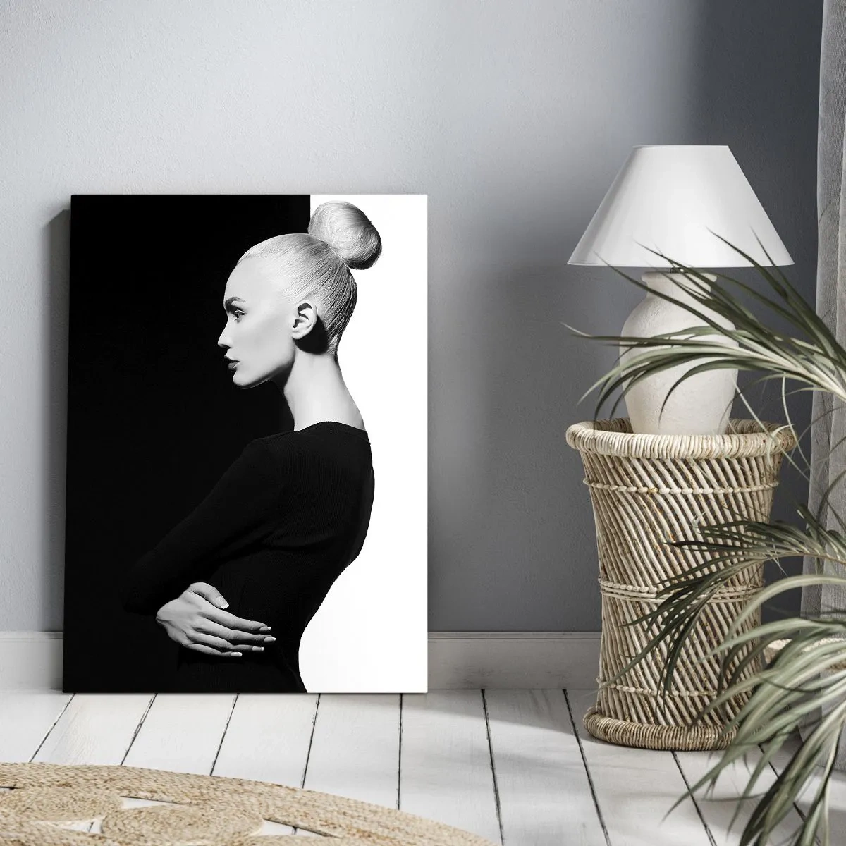Impression sur toile - Image sur toile - Portrait élégant d'une femme sur fond noir et blanc - 50x70cm - Tout simplement une femme - Décoration murale moderne pour le salon et la chambre ARTTOR