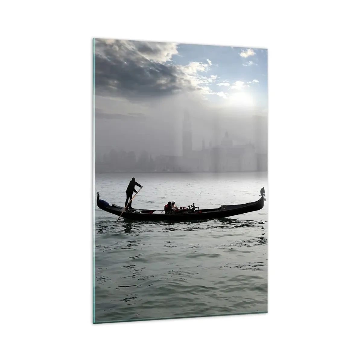 Impression sur verre - Image sur verre - Une gondole glisse sur les eaux de Venise par un matin brumeux, surplombant la ville. - 80x120cm - Une ville fabuleuse faite d'eau et de brouillard - Décoration murale moderne pour le salon et la chambre ARTTOR