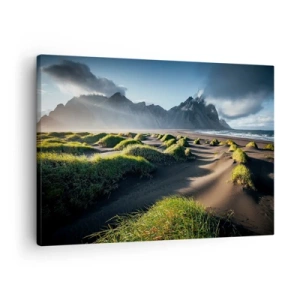 Impression sur toile - Image sur toile - Dunes vertes avec un arrière-plan montagneux sous un ciel bleu - 70x50cm - Harmonie des éléments - Décoration murale moderne pour le salon et la chambre ARTTOR