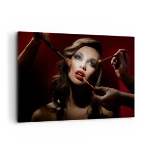 Impression sur toile - Image sur toile - Portrait élégant d'une femme se maquillant sur un fond sombre - 120x80cm - Belle rêveuse - Décoration murale moderne pour le salon et la chambre ARTTOR