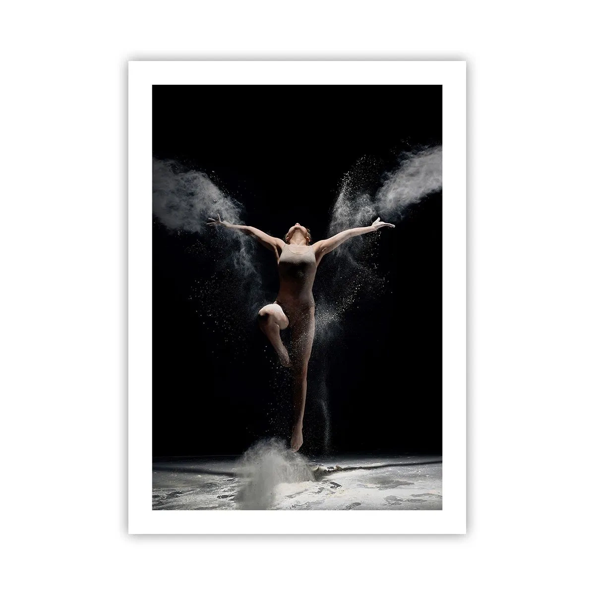 Affiche - Poster - Une danseuse dans un nuage de poussière sur fond noir - 50x70cm - Les elfes existent - Décoration murale moderne pour le salon et la chambre ARTTOR