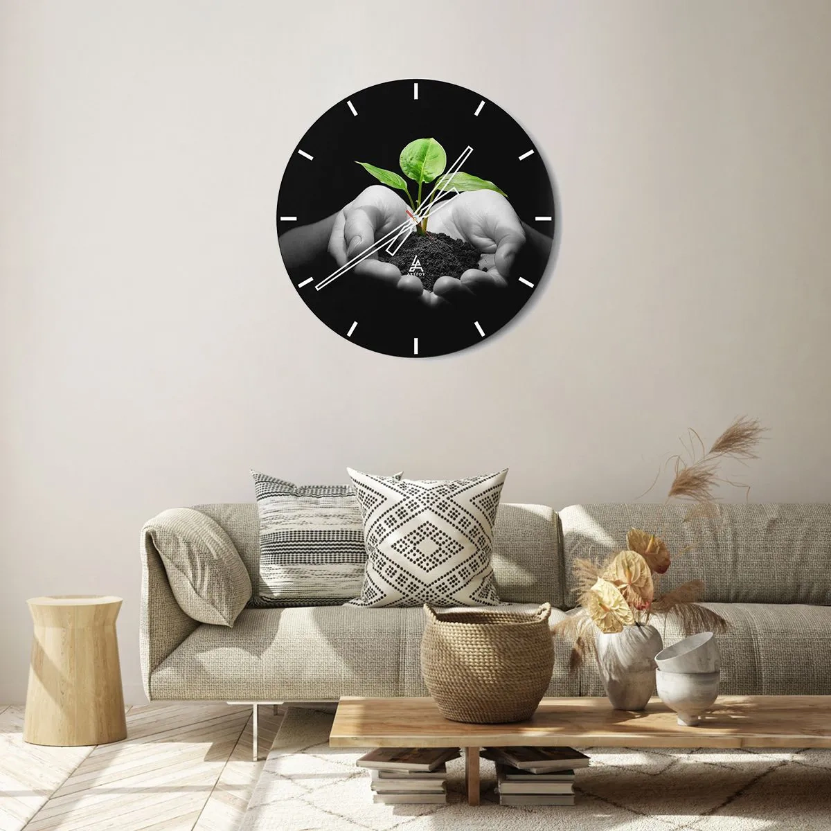 Horloge murale - Pendule murale - Une pousse verte tenue dans les mains sur un fond noir - 30x30cm - J'aime la nature, je la protège - Décoration murale moderne pour le salon, la cuisine et la chambre ARTTOR