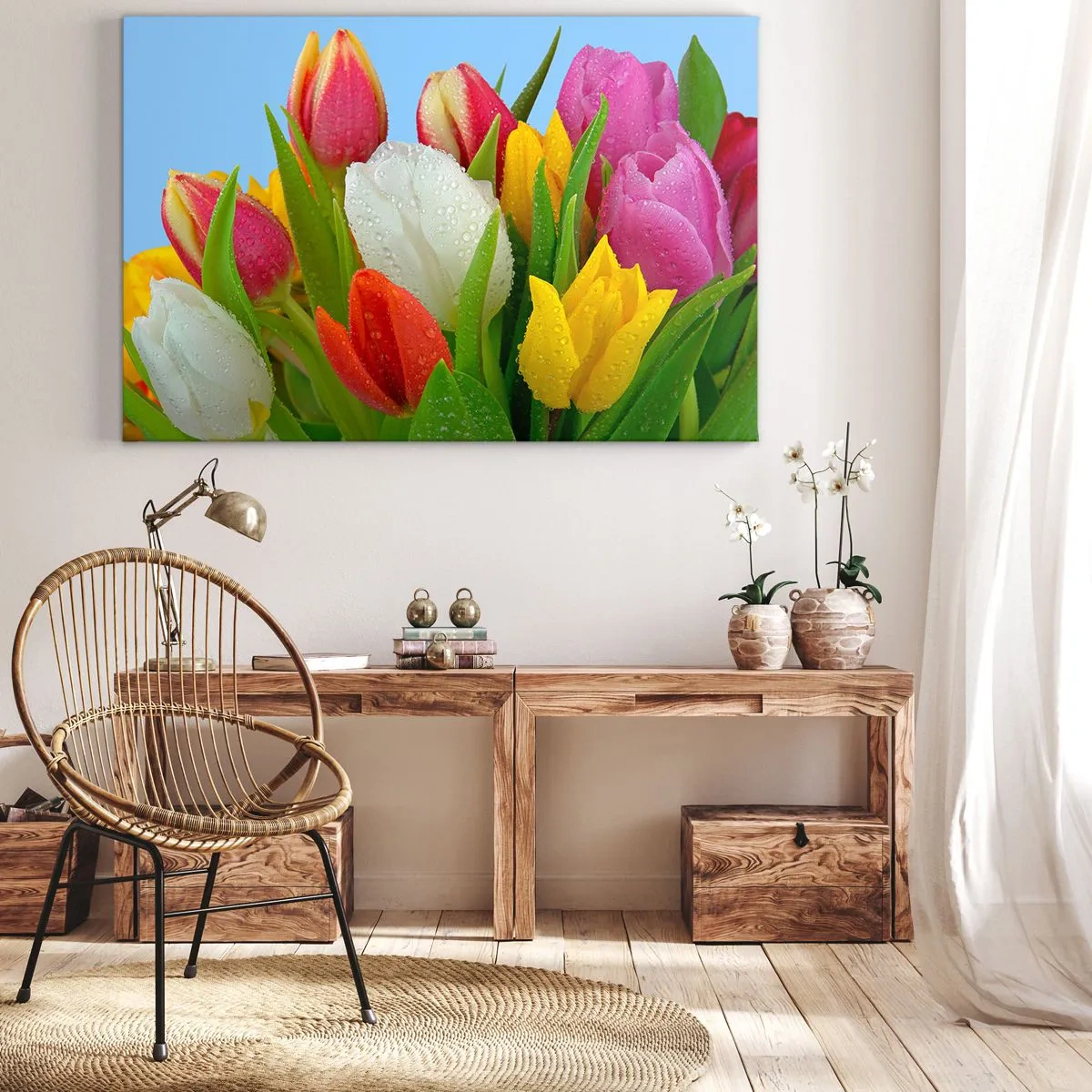 Impression sur toile - Image sur toile - Tulipes colorées couvertes de gouttes de rosée sur fond bleu - 100x70cm - Un arc-en-ciel fleuri en gouttes de rosée - Décoration murale moderne pour le salon et la chambre ARTTOR