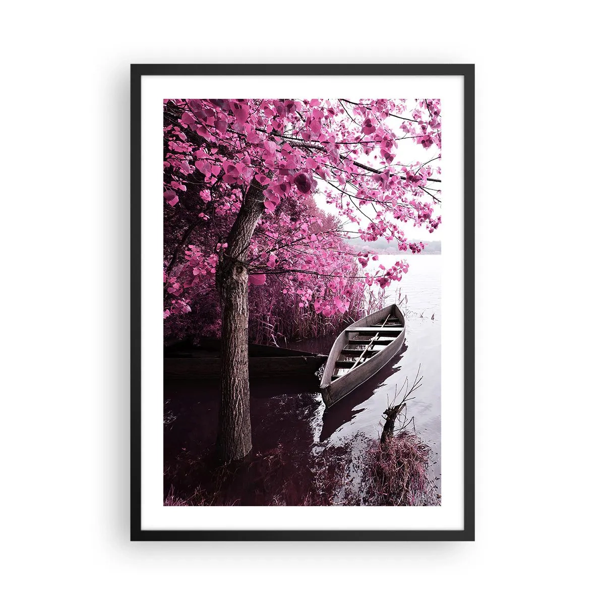 Affiche dans un cadre noir - Poster - Un bateau sur la rive d'un lac sous un arbre aux feuilles en fleurs - 50x70cm - Dans un silence rose - Décoration murale moderne pour le salon et la chambre ARTTOR