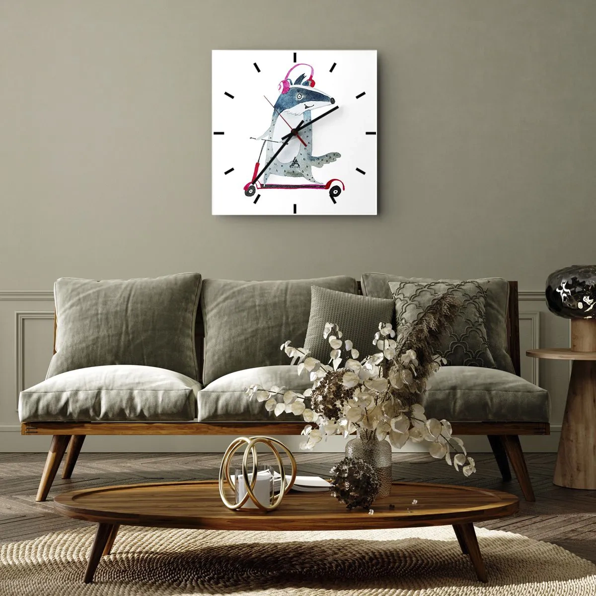 Horloge murale - Pendule murale - Blaireau sur un scooter avec des écouteurs roses - 30x30cm - La joie du blaireau - Décoration murale moderne pour le salon et la chambre ARTTOR