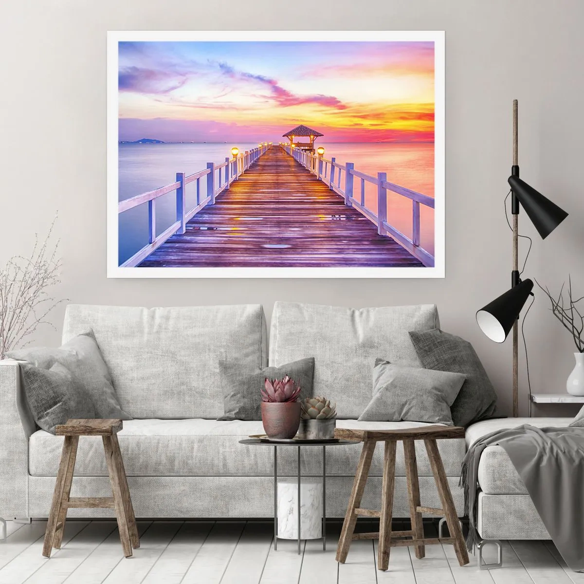 Affiche - Poster - Une jetée sur l'eau au coucher du soleil aux couleurs pastel - 100x70cm - Le silence lilas-doré du soir - Décoration murale moderne pour le salon et la chambre ARTTOR