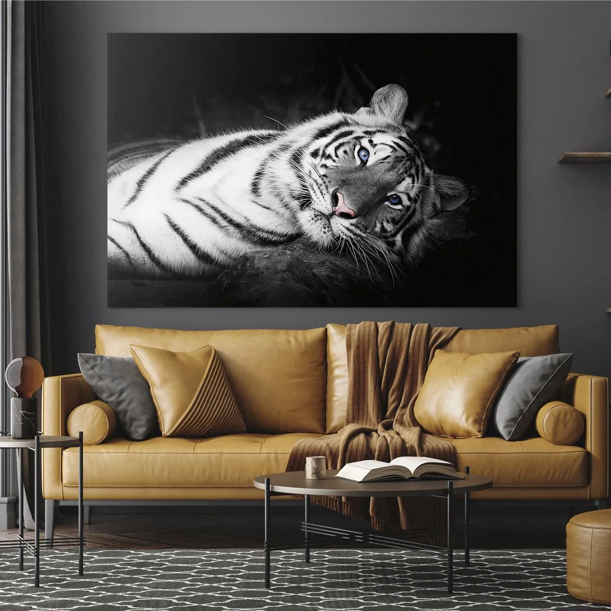 Impression sur verre - Image sur verre - Un tigre blanc aux yeux bleus dans un décor noir et blanc - 100x70cm - Sauvagerie et paix - Décoration murale moderne pour le salon et la chambre ARTTOR