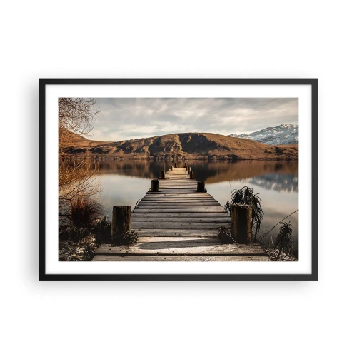Affiche dans un cadre noir - Poster - Une jetée en bois sur un lac entouré de collines pittoresques - 70x50cm - Paysage silencieux - Décoration murale moderne pour le salon et la chambre ARTTOR