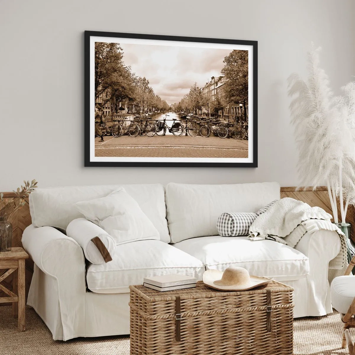 Affiche dans un cadre noir - Poster - Pont cyclable sur le canal en sépia - 100x70cm - Ambiance hollandaise - Décoration murale moderne pour le salon et la chambre ARTTOR