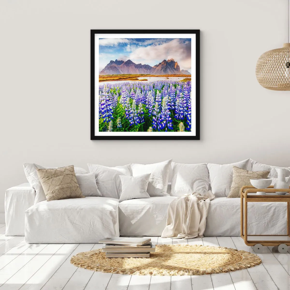 Affiche dans un cadre noir - Poster - La force et l'austérité côtoient la douceur - 50x50 cm