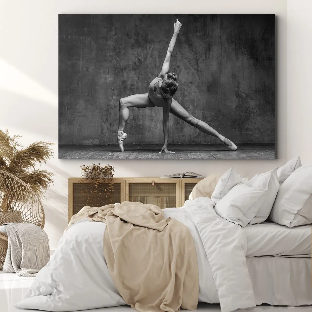 Impression sur toile - Image sur toile - Une danseuse dans une pose artistique contre un mur brut - 120x80cm - Balance idéale - Décoration murale moderne pour le salon et la chambre ARTTOR