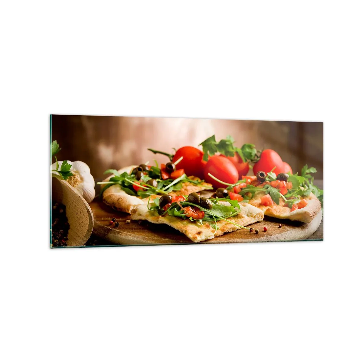 Impression sur verre - Image sur verre - Pizza aux légumes sur une planche en bois dans un style rustique - 120x50cm - Directement du four et du jardin - Décoration murale moderne pour le salon et la chambre ARTTOR