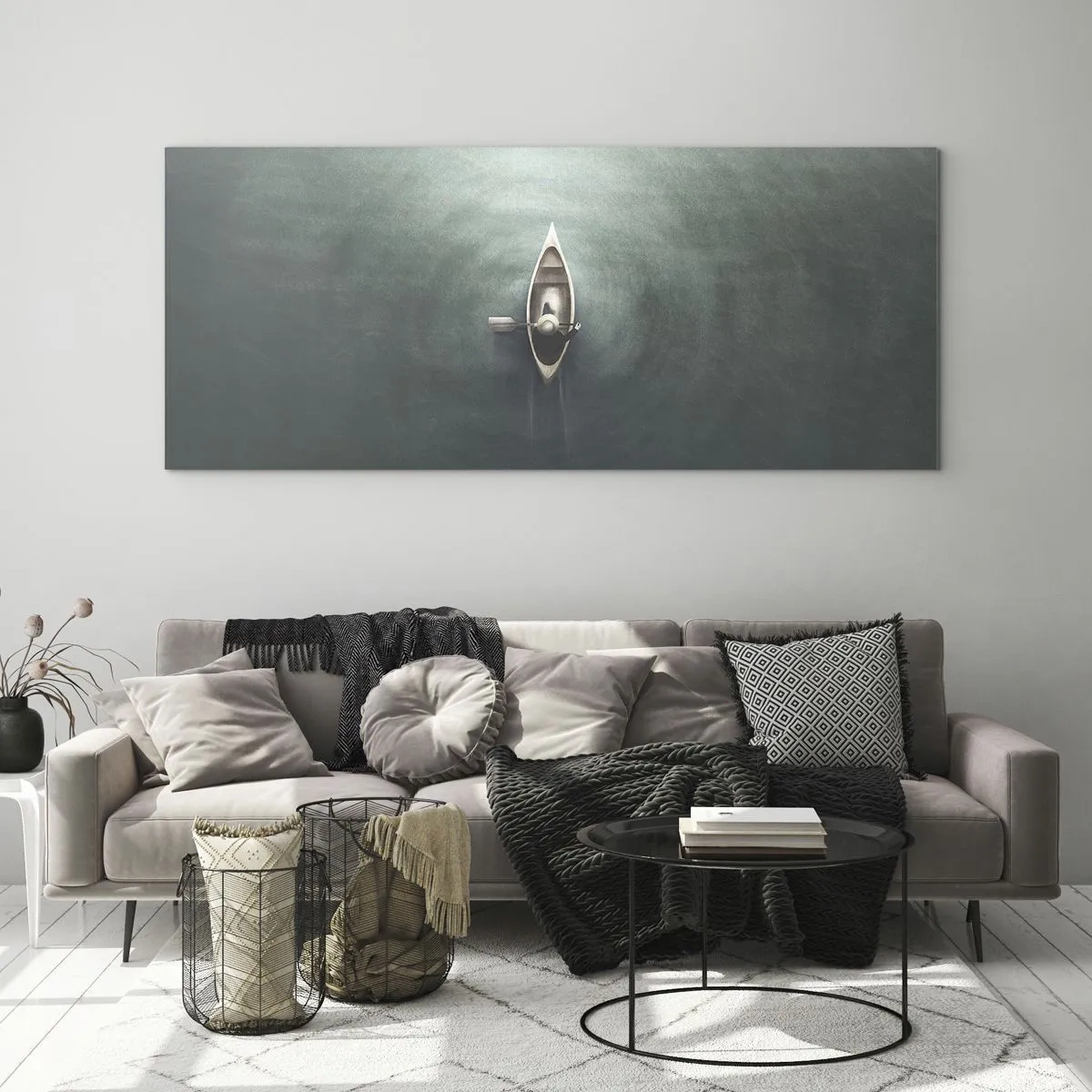 Impression sur verre - Image sur verre - Un bateau solitaire sur une eau calme dans un décor minimaliste - 160x50cm - À travers le lac de la lune - Décoration murale moderne pour le salon et la chambre ARTTOR