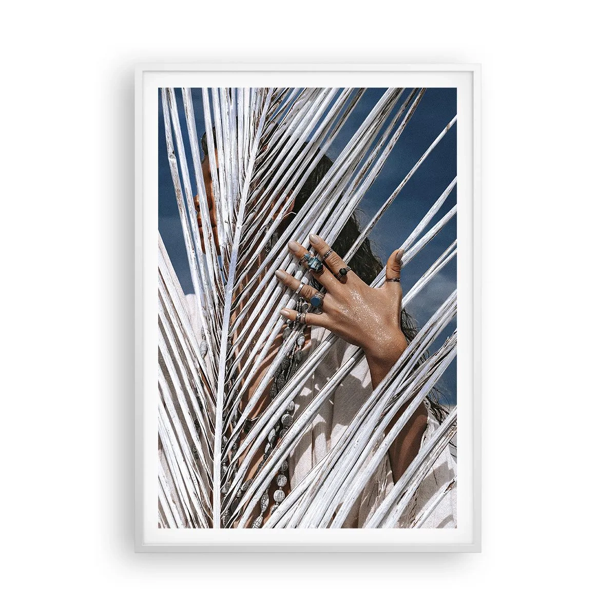 Affiche dans un cadre blanc - Poster - Fille de chaman ? - 70x100 cm