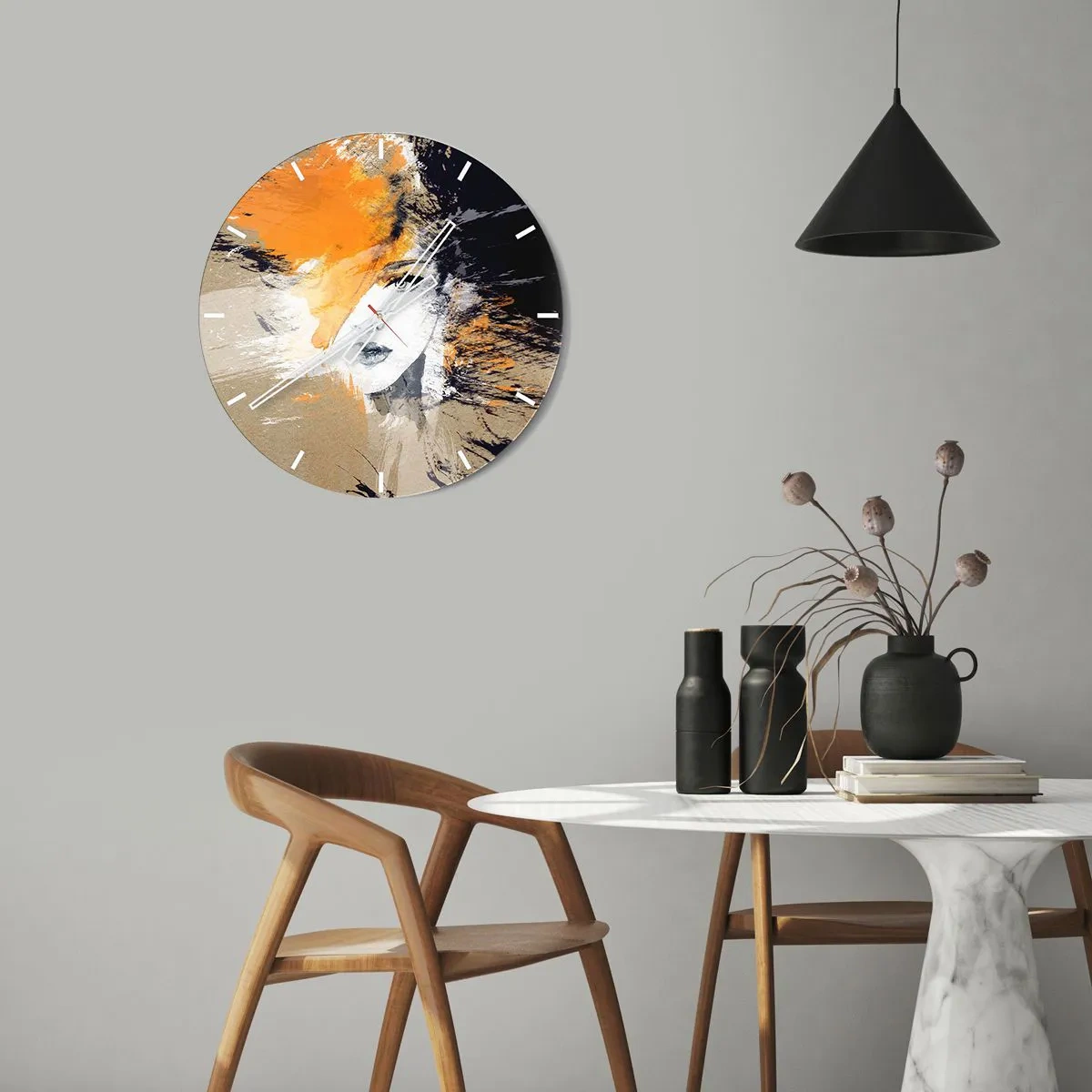 Horloge murale - Pendule murale - Portrait abstrait d'une femme dans des tons chauds d'orange et de beige. - 30x30cm - Et la lumière fut - Décoration murale moderne pour le salon, la cuisine et la chambre ARTTOR