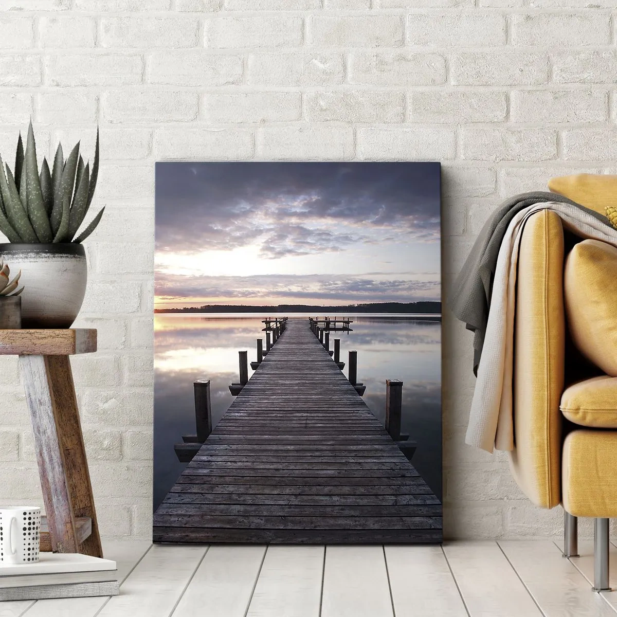 Impression sur toile - Image sur toile - Une jetée sur un lac au coucher du soleil dans un paysage paisible - 50x70cm - Une frontière tranquille entre le jour et la nuit - Décoration murale moderne pour le salon et la chambre ARTTOR