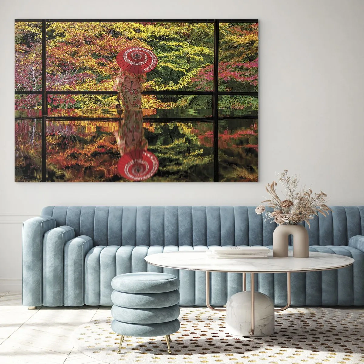 Impression sur verre - Image sur verre - Une femme en kimono avec un parapluie sur fond de paysage d'automne, reflété dans l'eau. - 70x50cm - Dans le temple de la nature - Décoration murale moderne pour le salon et la chambre ARTTOR
