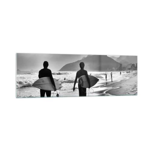 Impression sur verre - Image sur verre - Deux surfeurs marchant sur la plage avec leurs planches en noir et blanc. - 160x50cm - Samba sur une vague - Décoration murale moderne pour le salon et la chambre ARTTOR