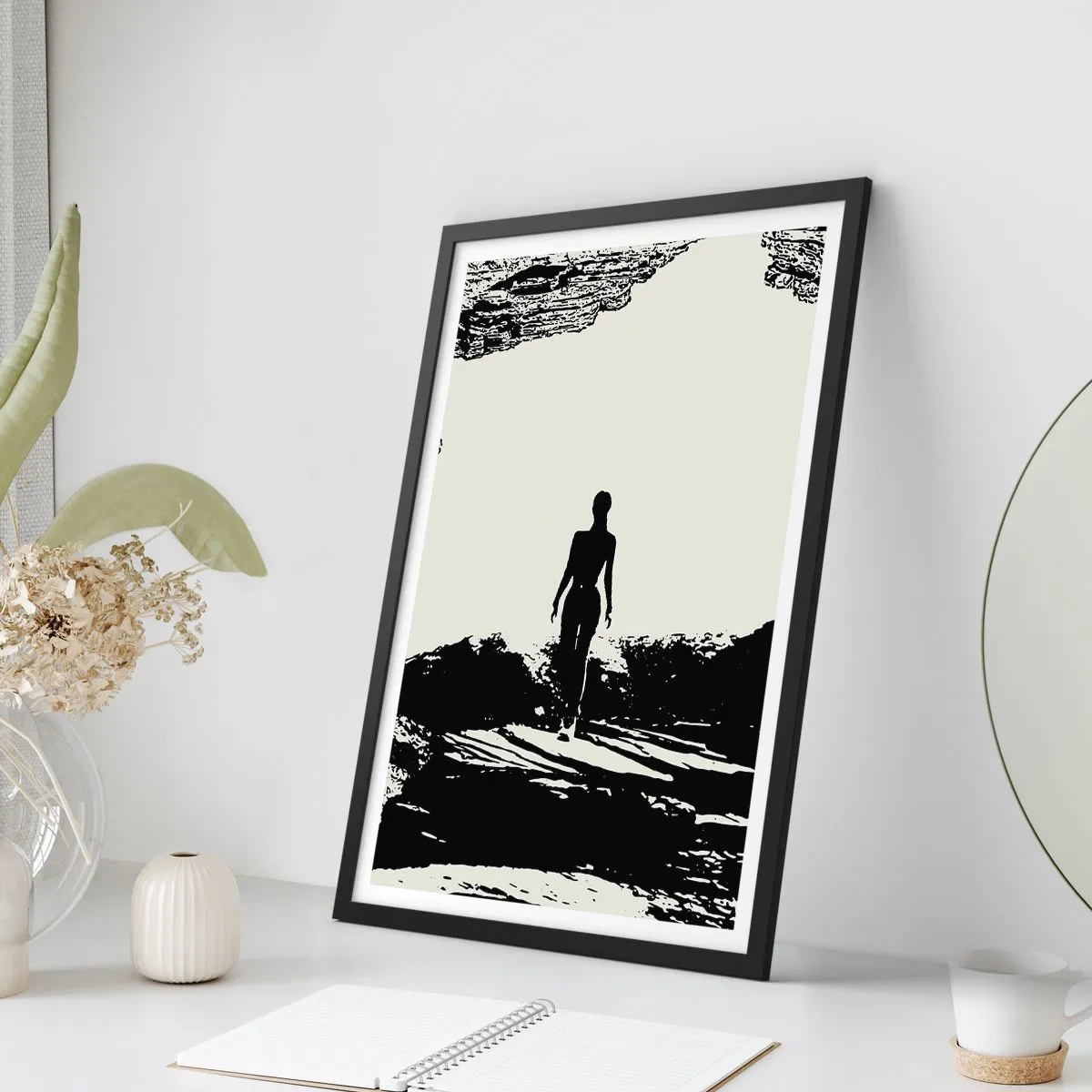 Affiche dans un cadre noir - Poster - Silhouette d'une femme sortant d'une grotte dans un style contrasté - 50x70cm - Nouveau look - Décoration murale moderne pour le salon et la chambre ARTTOR