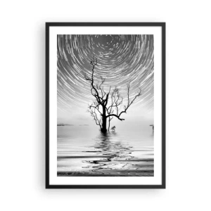 Affiche dans un cadre noir - Poster - Une étoile tourbillonne au-dessus d'un arbre solitaire dans l'eau - 50x70cm - La symphonie de la nature - Décoration murale moderne pour le salon et la chambre ARTTOR