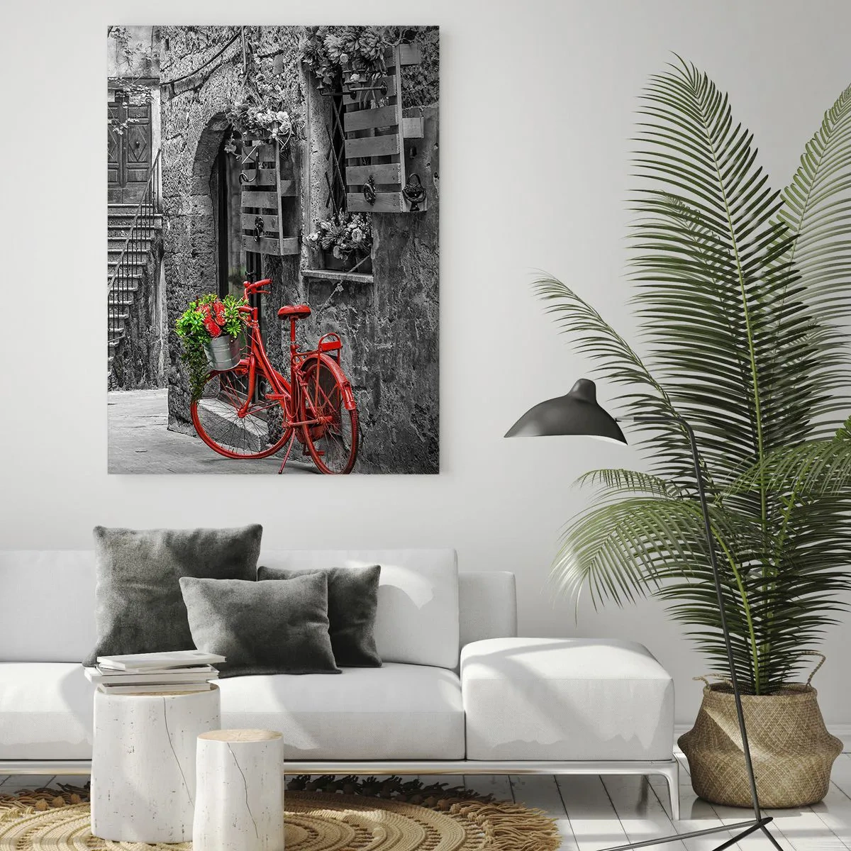 Impression sur verre - Image sur verre - Un vélo rouge dans une rue en noir et blanc - 70x100cm - Ruelle toscane - Décoration murale moderne pour le salon et la chambre ARTTOR