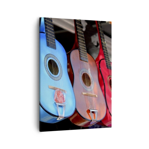 Impression sur toile - Image sur toile - Des guitares acoustiques colorées sont accrochées en rangée dans une exposition - 50x70cm - Ambiance latine - Décoration murale moderne pour le salon et la chambre ARTTOR