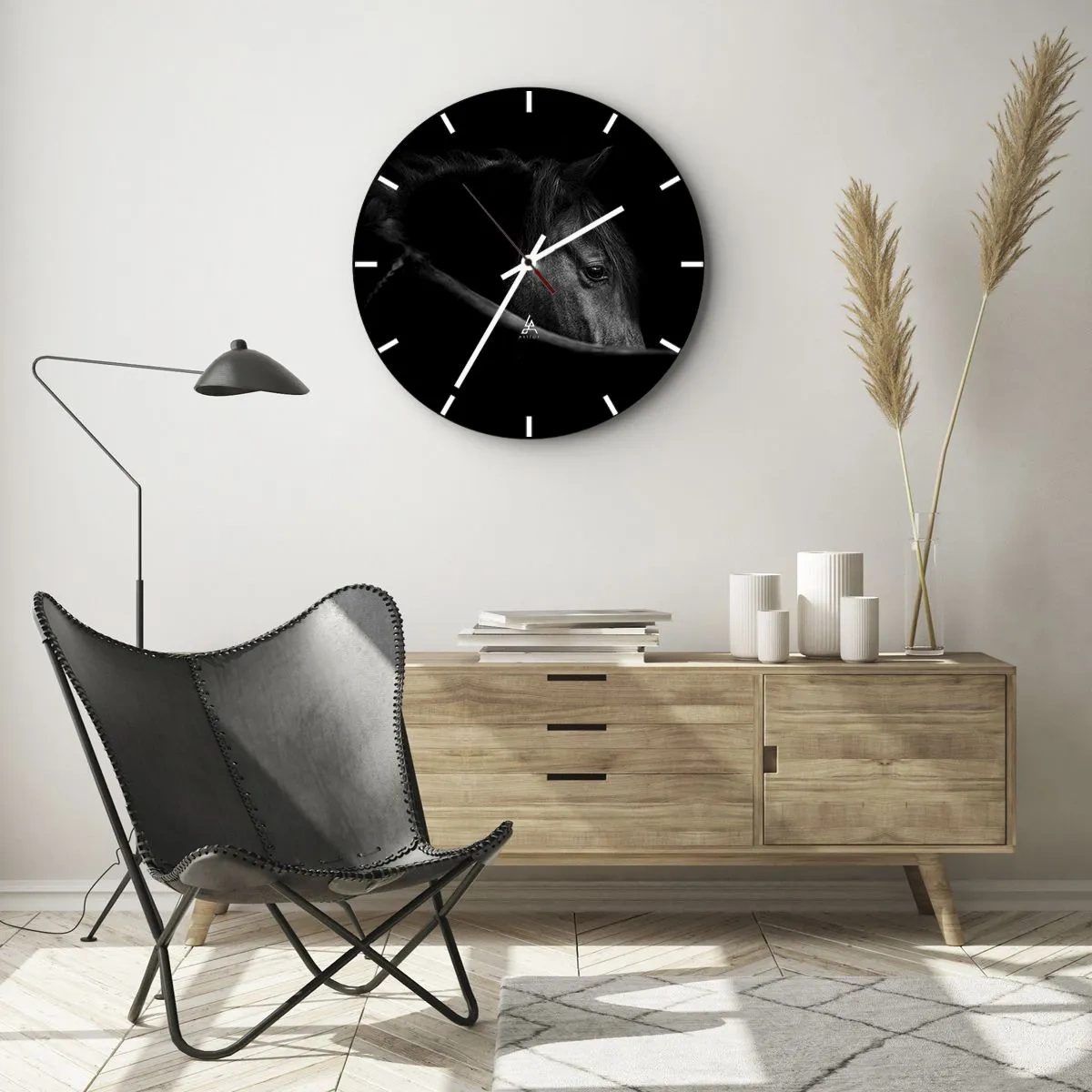 Horloge murale - Pendule murale - Portrait d'un cheval noir sur un fond sombre et profond - 30x30cm - Prince Noir - Décoration murale moderne pour le salon, la cuisine et la chambre ARTTOR