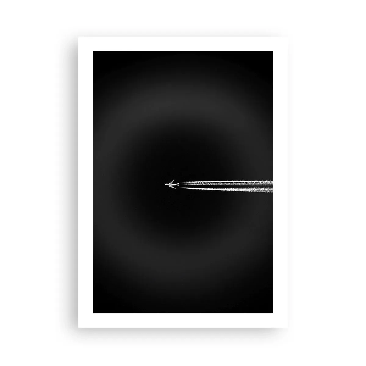 Affiche - Poster - Un avion volant sur un fond noir, laissant derrière lui des traînées de condensation. - 50x70cm - Dans une autre dimension - Décoration murale moderne pour le salon et la chambre ARTTOR