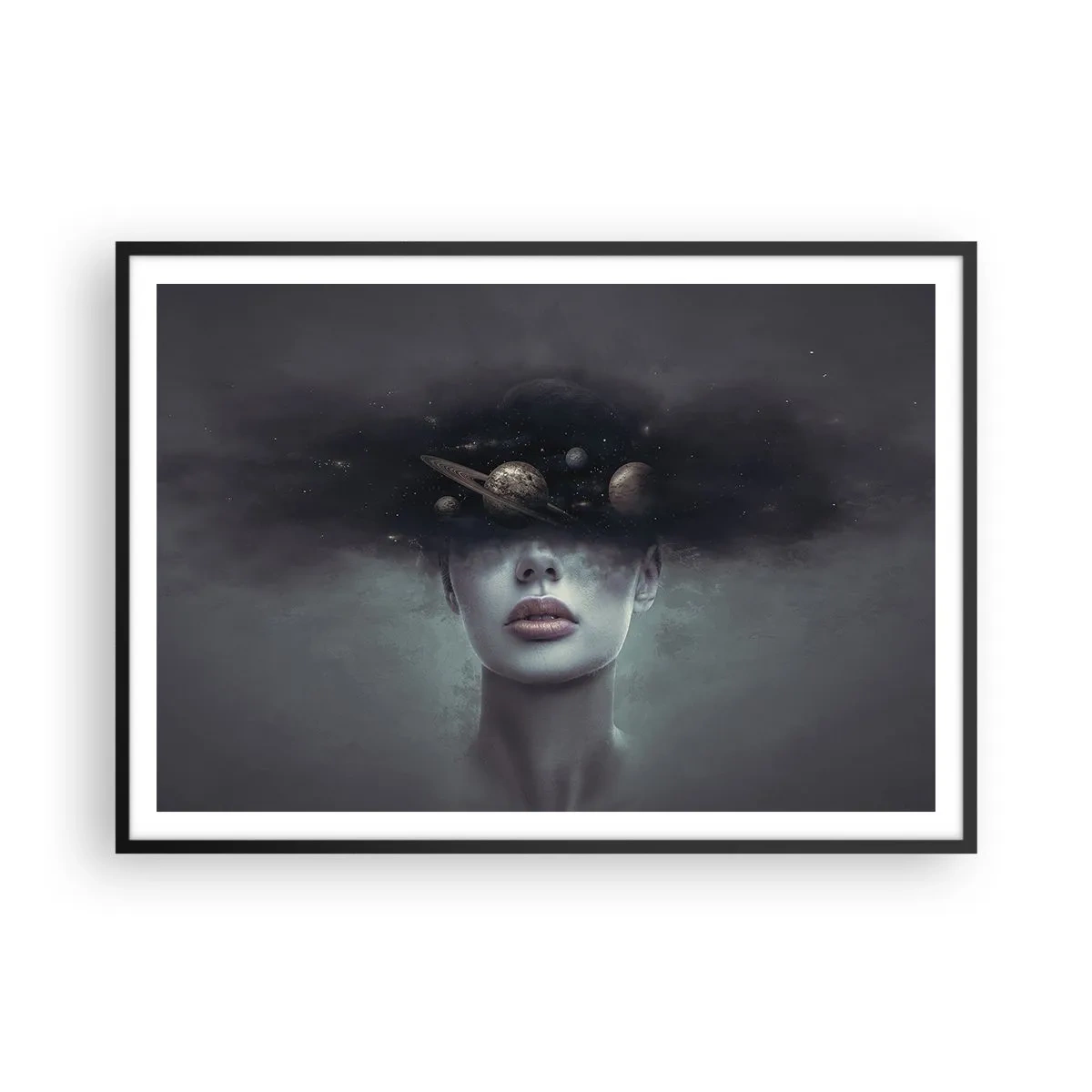 Affiche dans un cadre noir - Poster - Un visage de femme avec un motif de planète et d'espace en arrière-plan - 100x70cm - Et les planètes deviennent folles... - Décoration murale moderne pour le salon et la chambre ARTTOR