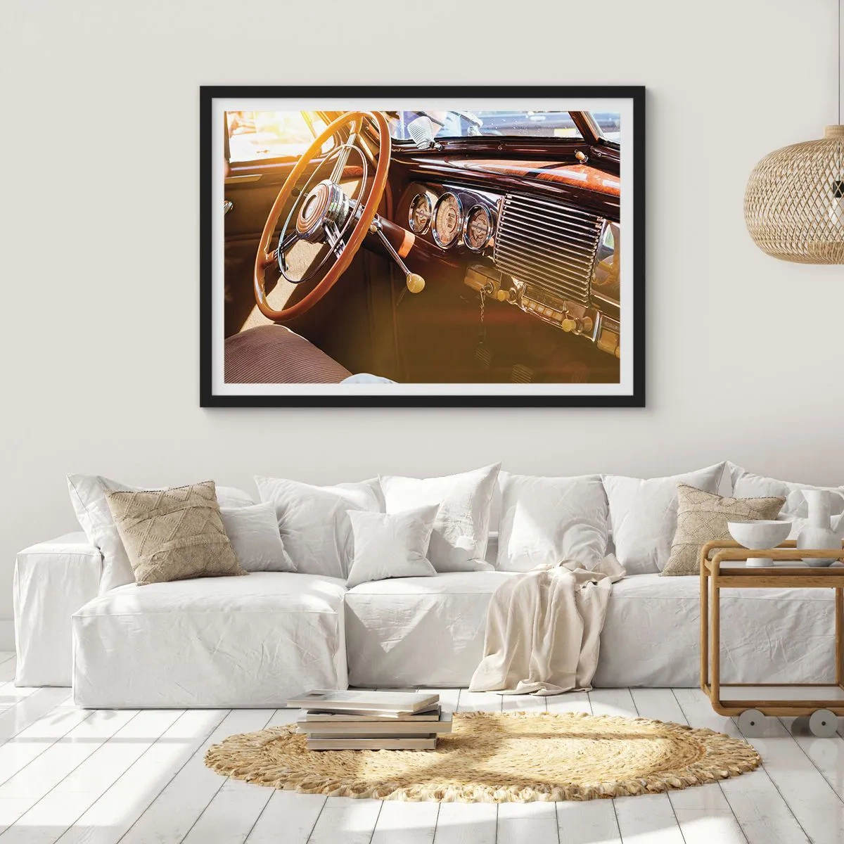 Affiche dans un cadre noir - Poster - Gros plan de l'intérieur d'une voiture classique avec des détails en bois et en chrome. - 100x70cm - Souffle de luxe venu du passé - Décoration murale moderne pour le salon et la chambre ARTTOR