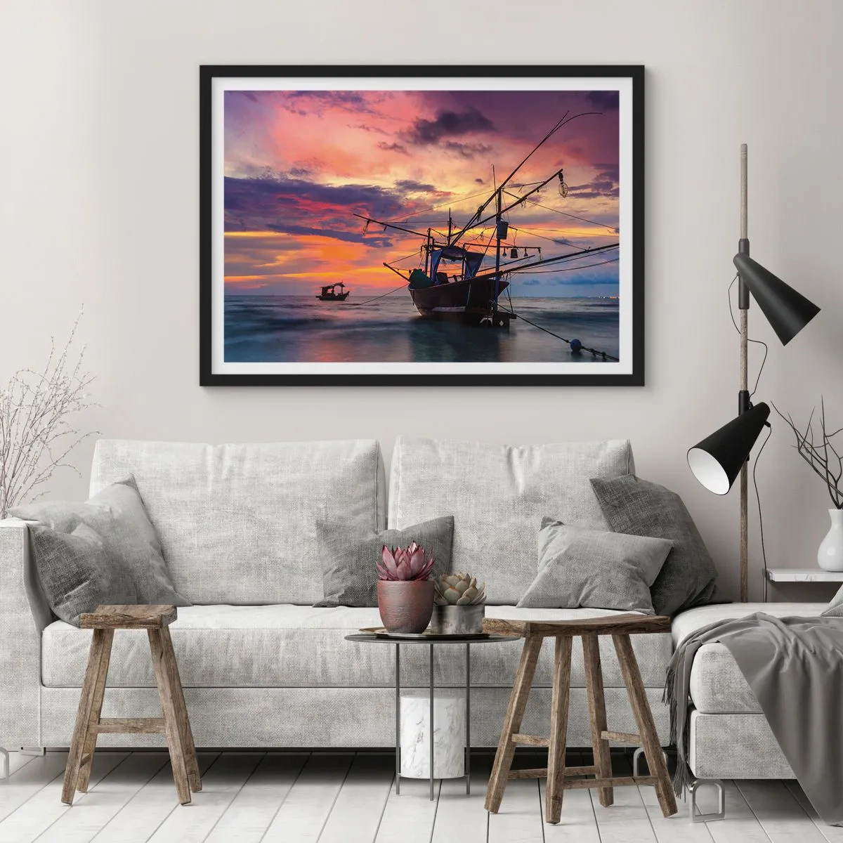 Affiche dans un cadre noir - Poster - Un bateau de pêche sur fond de coucher de soleil coloré - 70x50cm - Soirée exotique - Décoration murale moderne pour le salon et la chambre ARTTOR