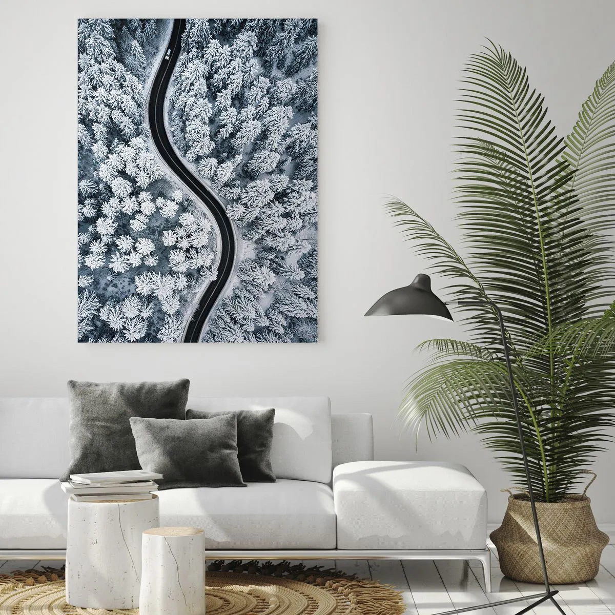 Impression sur verre - Image sur verre - Vue aérienne d'une route sinueuse dans une forêt hivernale - 70x100cm - À travers une forêt d'hiver - Décoration murale moderne pour le salon et la chambre ARTTOR