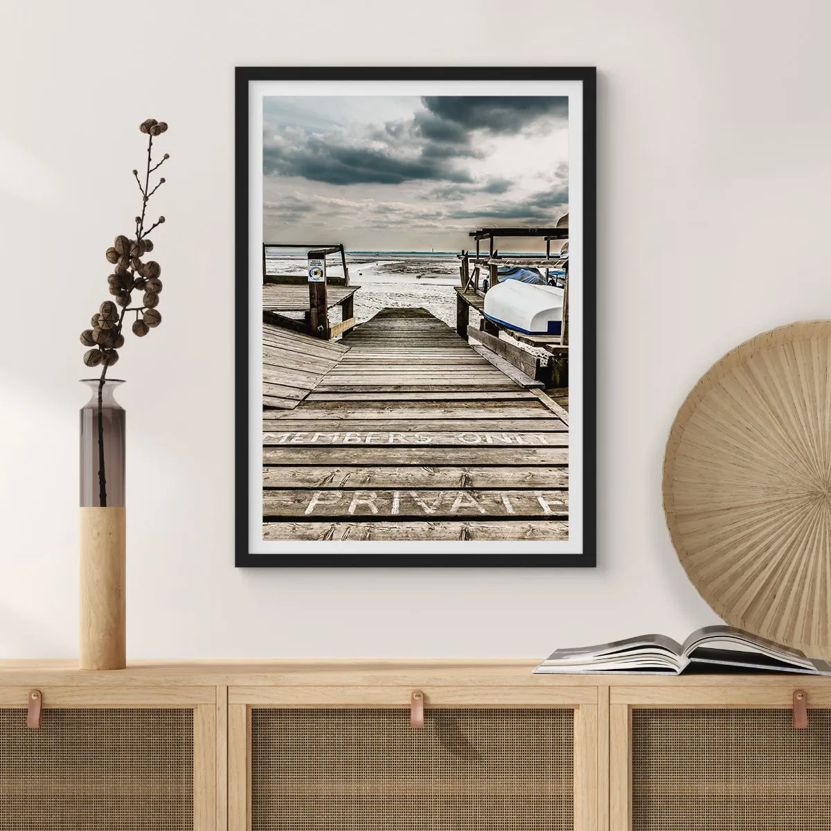 Affiche dans un cadre noir - Poster - Jetée en bois sur la mer - 50x70cm - Plage de minuit - Décoration murale moderne pour le salon et la chambre ARTTOR