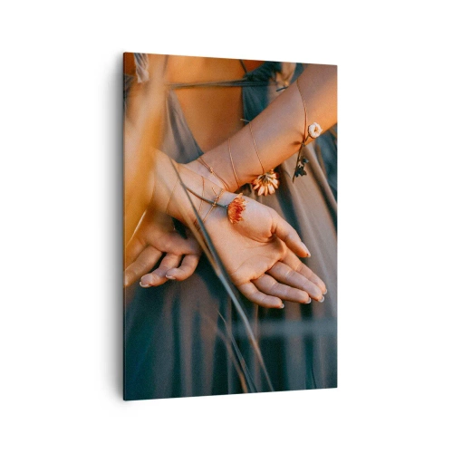 Impression sur toile - Image sur toile - Mains sensuelles avec des fleurs dans un cadre naturel - 70x100cm - Liée à la nature - Décoration murale moderne pour le salon et la chambre ARTTOR