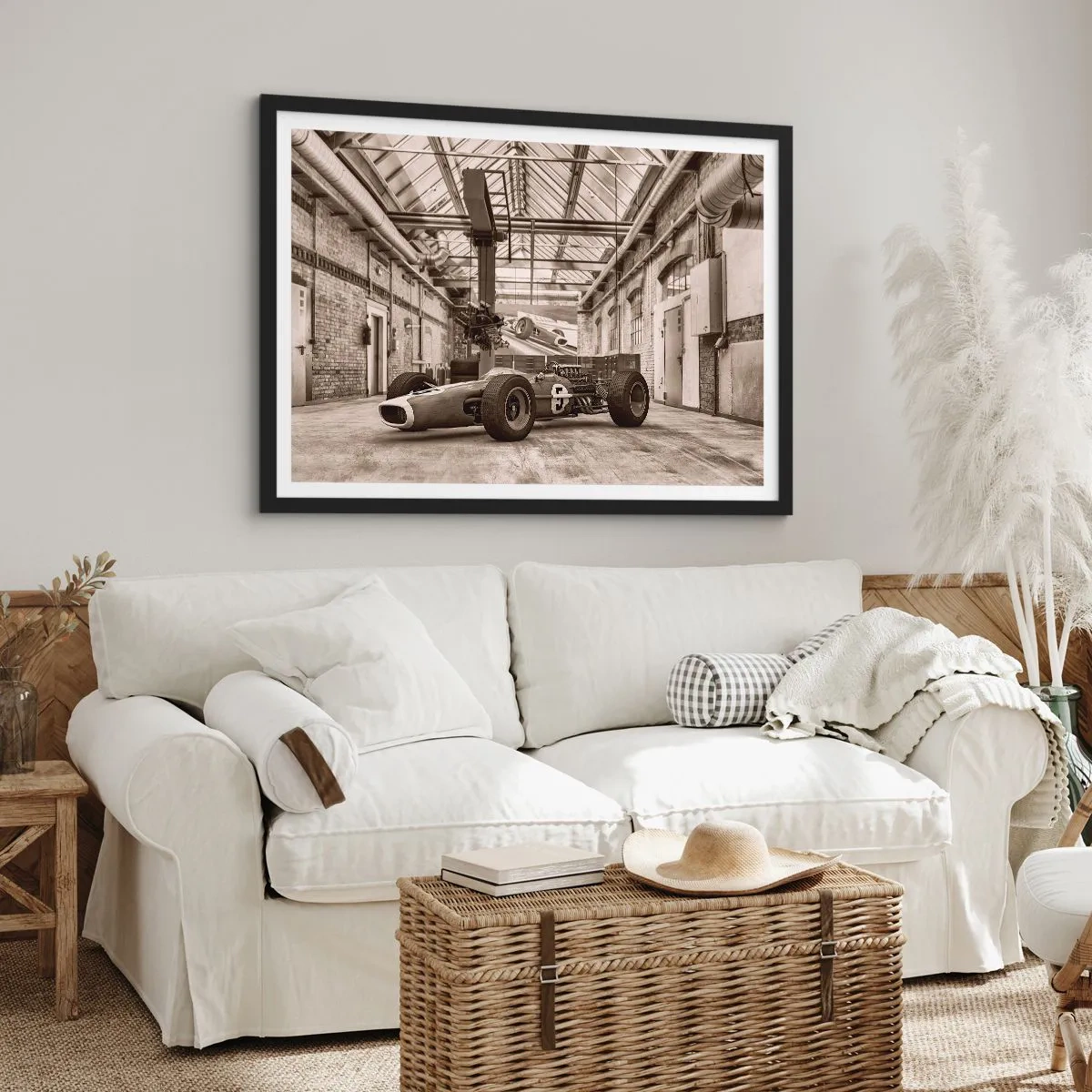 Affiche dans un cadre noir - Poster - Voiture de course noire et blanche dans un intérieur industriel - 70x50cm - Le repos du guerrier - Décoration murale moderne pour le salon et la chambre ARTTOR