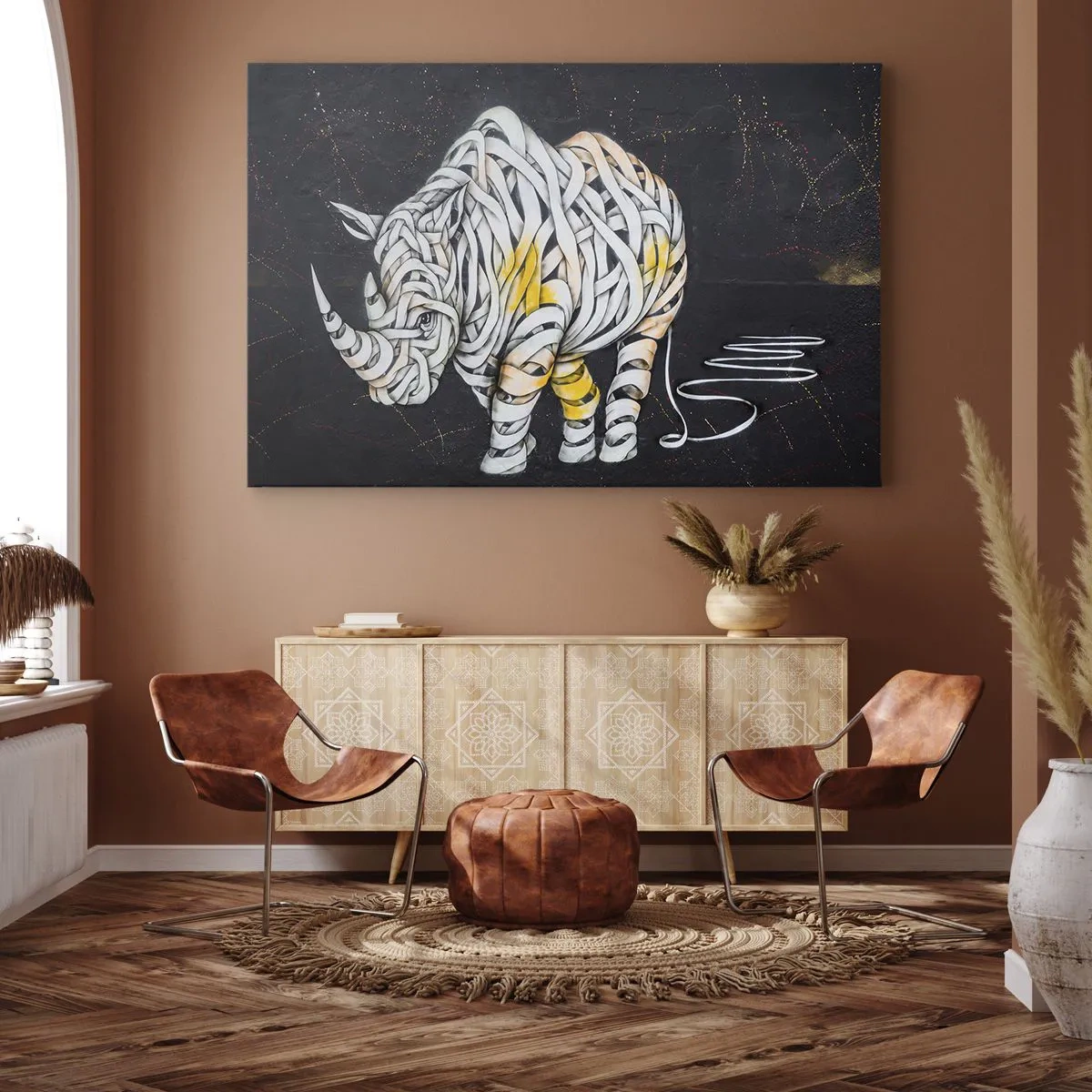 Impression sur toile - Image sur toile - Un rhinocéros sculpté avec des rayures abstraites sur un fond sombre. - 120x80cm - La peau épaisse est un mythe - Décoration murale moderne pour le salon et la chambre ARTTOR