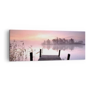 Impression sur toile - Image sur toile - Une jetée au bord du lac à l'aube avec du brouillard et un ciel pastel - 140x50cm - De la brume lilas… - Décoration murale moderne pour le salon et la chambre ARTTOR