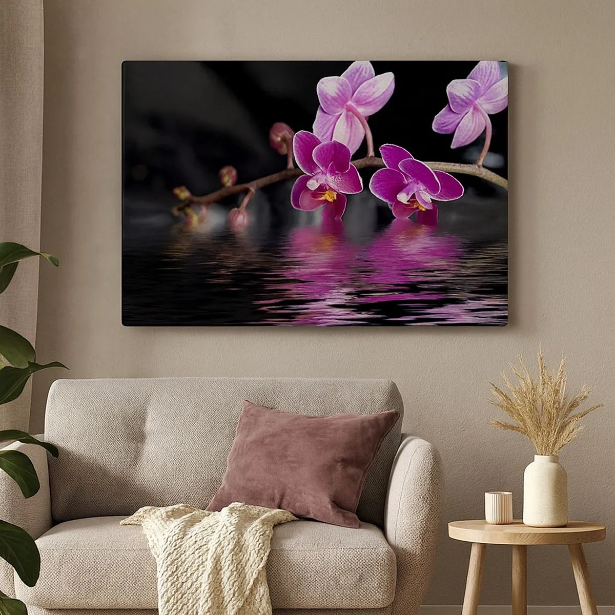 Impression sur toile - Image sur toile - Orchidées violettes sur une eau calme sur fond noir - 70x50cm - Reflet lilas de la beauté - Décoration murale moderne pour le salon et la chambre ARTTOR